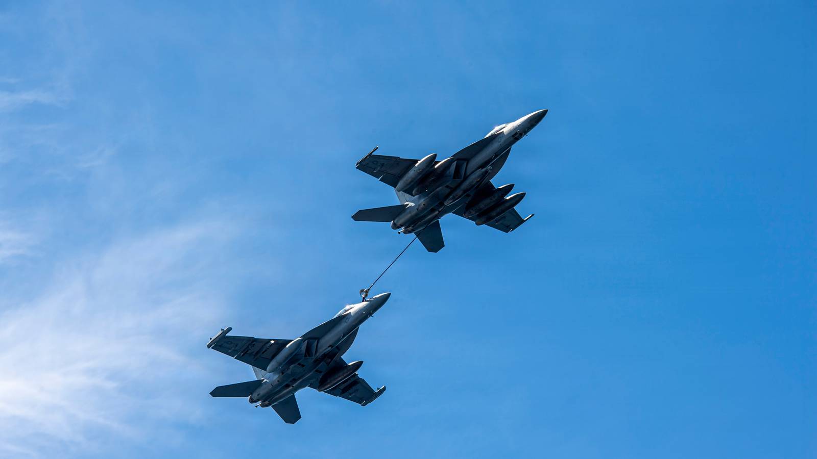 4 Crew Members Eject Safely After Two Navy Jets Crash During Air Show in Idaho 4 Crew Members Eject Safely After Two Navy Jets Crash During Air Show in Idaho