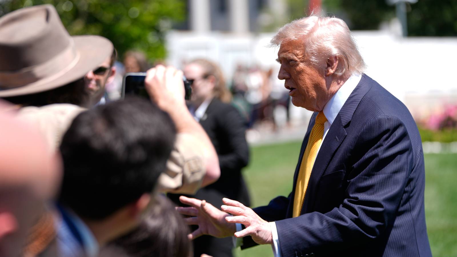 Trump Says Rising Gas Prices Not a Factor in Iran Negotiations