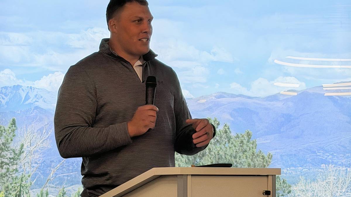 Broncos All-Pro Garett Bolles Honors Veterans Before Memorial Day Honor Flight Broncos All-Pro Garett Bolles Honors Veterans Before Memorial Day Honor Flight