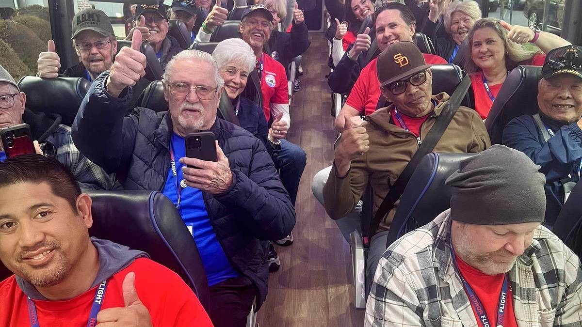 Emotional Mail Call Surprises Honor Flight Veterans with Thousands of Letters Emotional Mail Call Surprises Honor Flight Veterans with Thousands of Letters