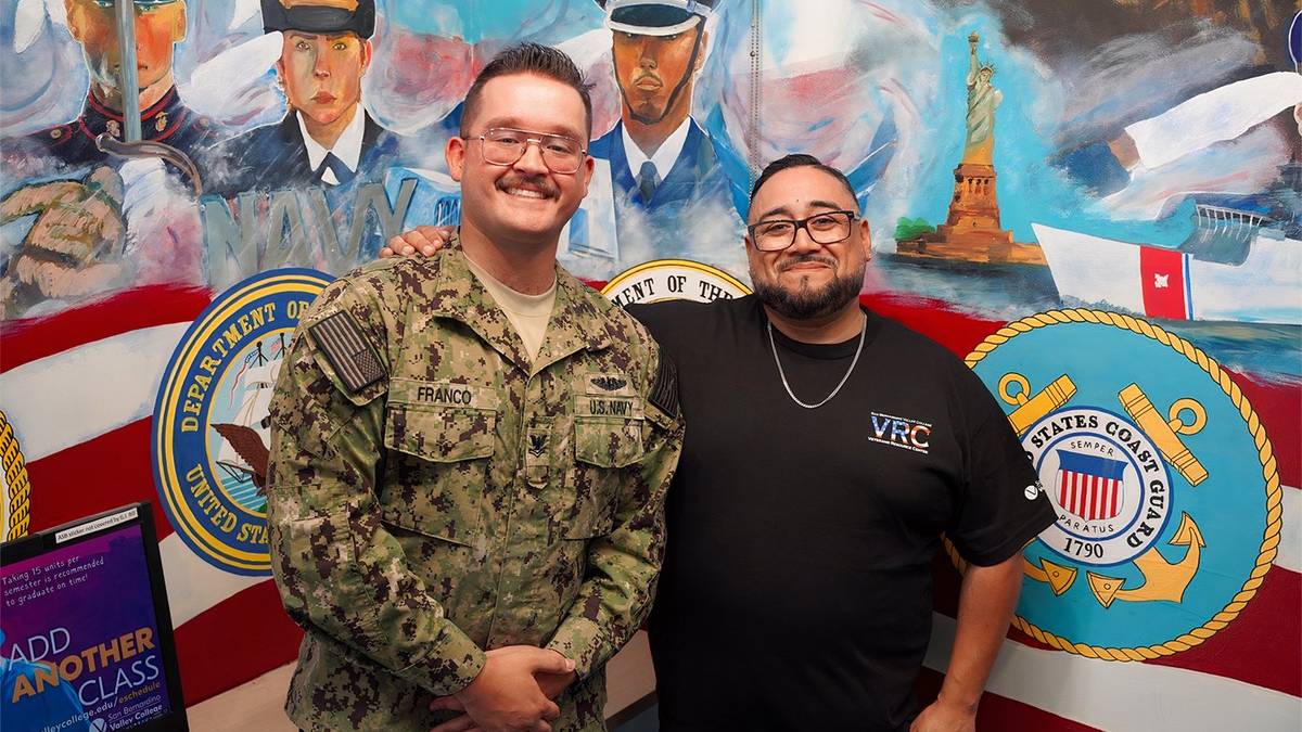 ,000 Donation Helps First-Generation Veteran Students Stay in College ,000 Donation Helps First-Generation Veteran Students Stay in College