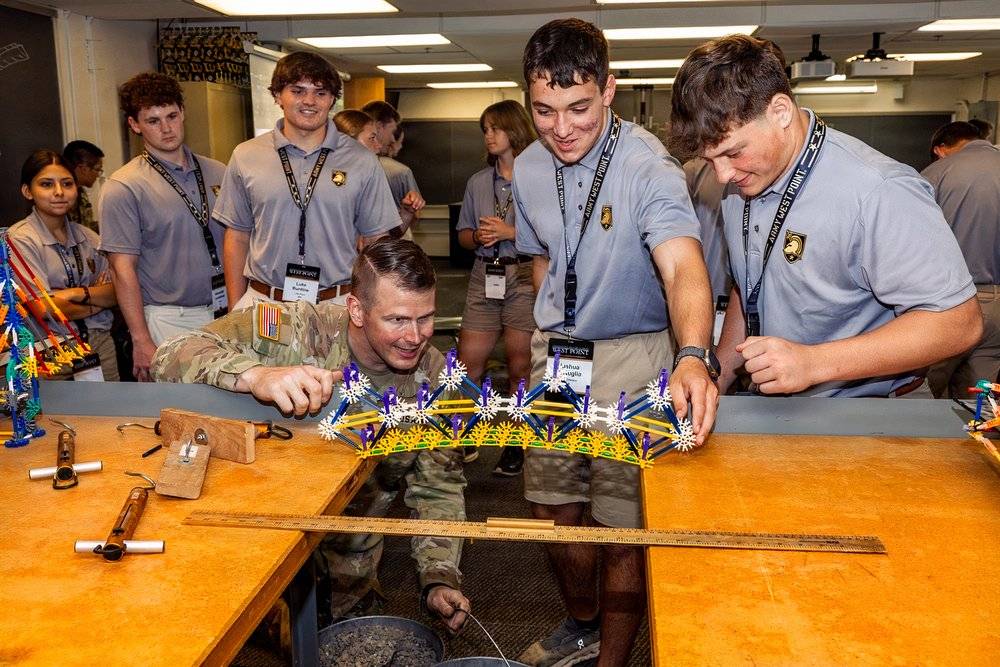 4,000 Soldiers Used This Army Program to Keep Their Teen in the Same High School 4,000 Soldiers Used This Army Program to Keep Their Teen in the Same High School