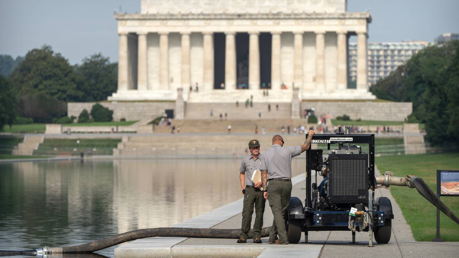 Crews Are Draining the Lincoln Memorial Reflecting Pool Again as Part of Trump’s Troubled Revamp Crews Are Draining the Lincoln Memorial Reflecting Pool Again as Part of Trump’s Troubled Revamp