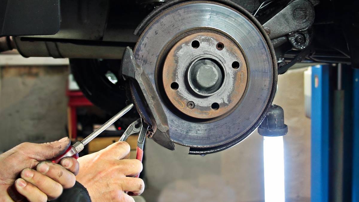 5 Warning Signs Your Brakes Need to Be Checked Now