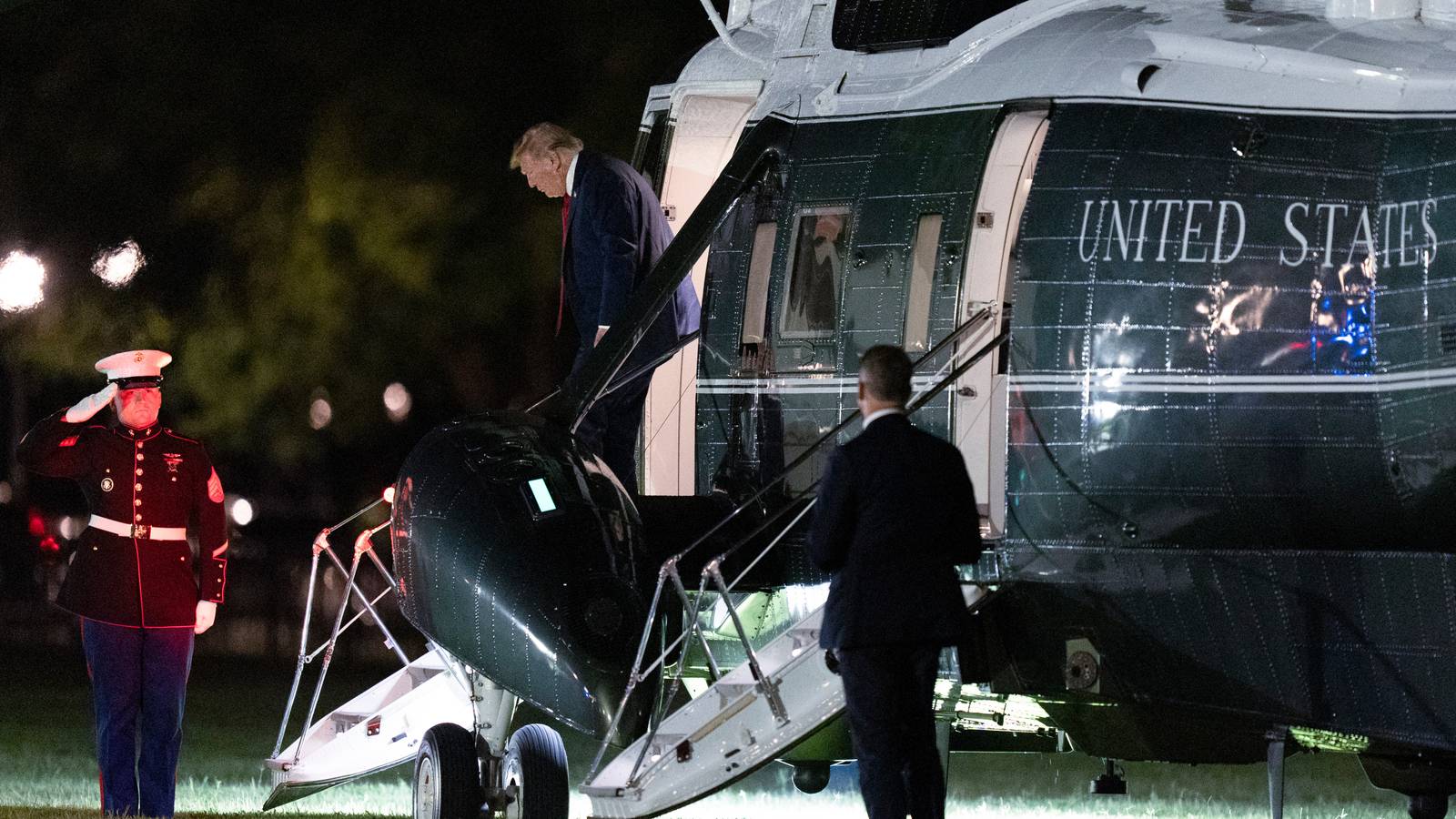 Photo: military.com White House Construction Contributed to Marine One Near-Miss Incident