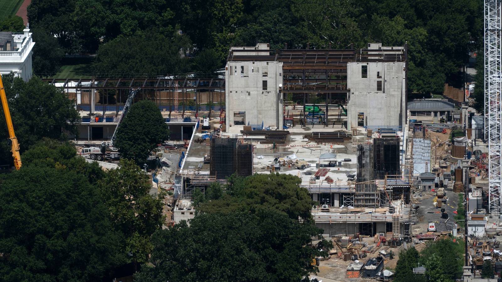 Supreme Court Lets White House Continue Construction on Trump’s $400 Million Ballroom