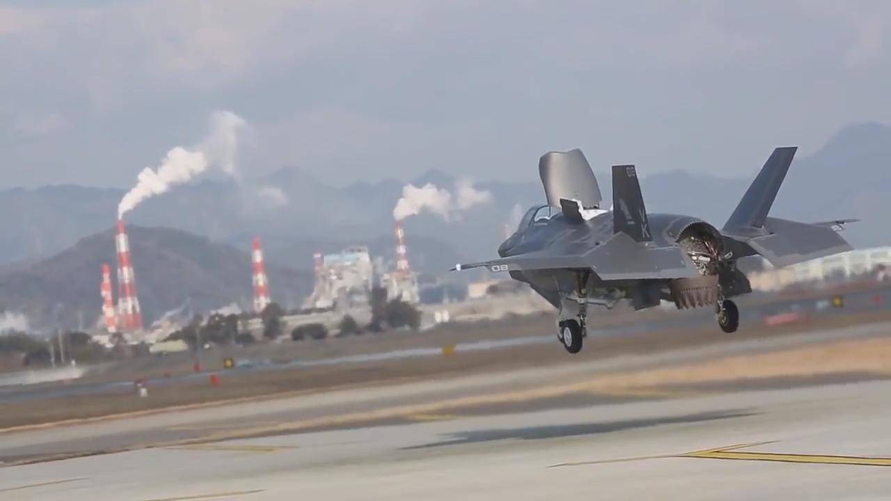 F-35B Fighter Jet Training Vertical Landing