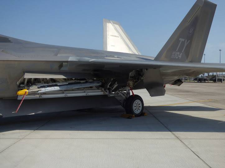 F-22 Pilots Welcome End of Old Missile on New Fighter