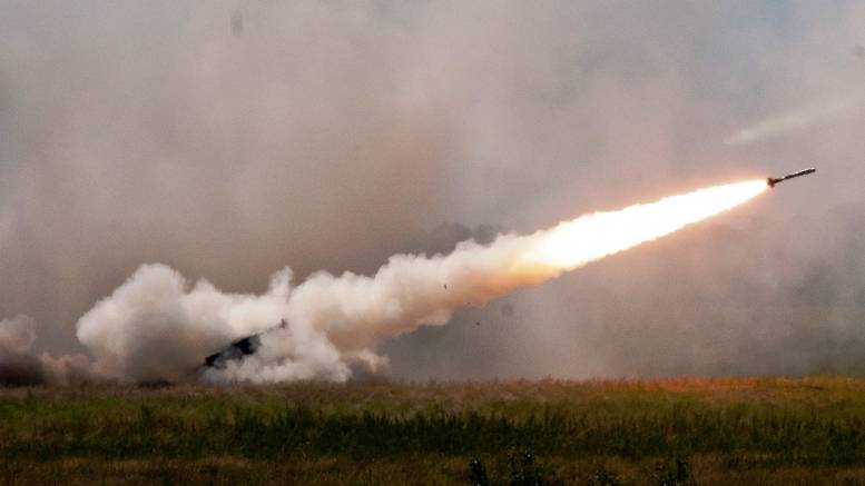 US Army Troops Fire HIMARS Rockets from Jordan into Syria
