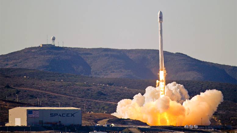SpaceX Wins First US Air Force Contract