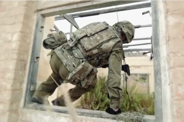 Video: New Load-Bearing System for British Troops