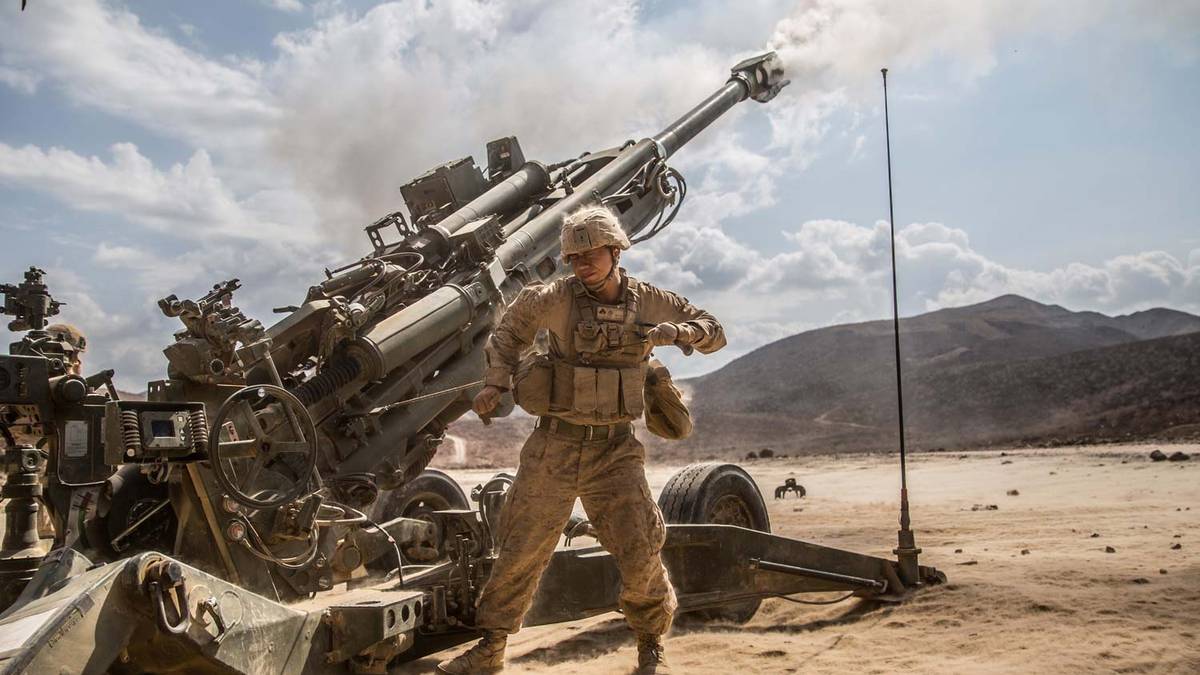 US Marines Move into Syria with Howitzers