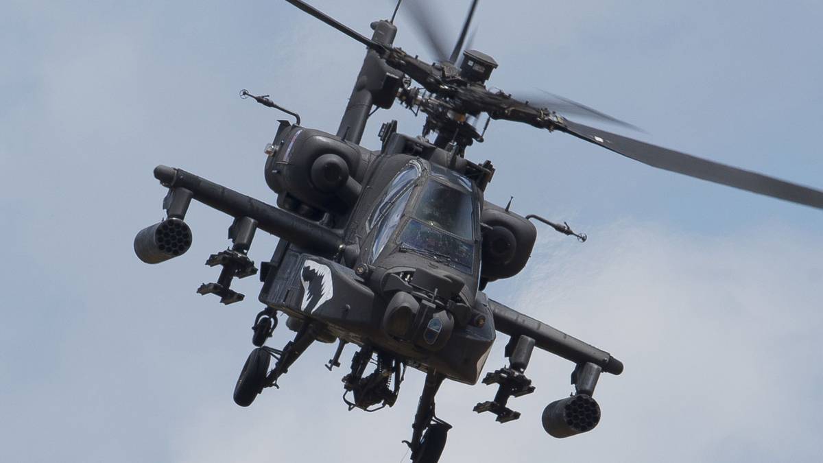 Army Orders Emergency Fix on Bad Apache Rotor Blades