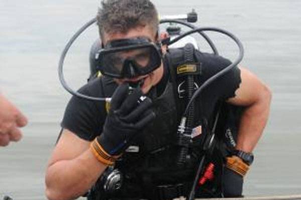 Jacob Rivers Navy Army Divers go to Great Depth for River Assault