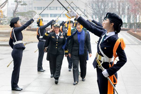 Navy Admiral Mentors Korean Female ROTC Unit