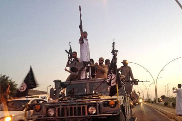 Isis Range Rover ISIS Captures Hundreds of US Vehicles and Tanks in Ramadi from Iraqis