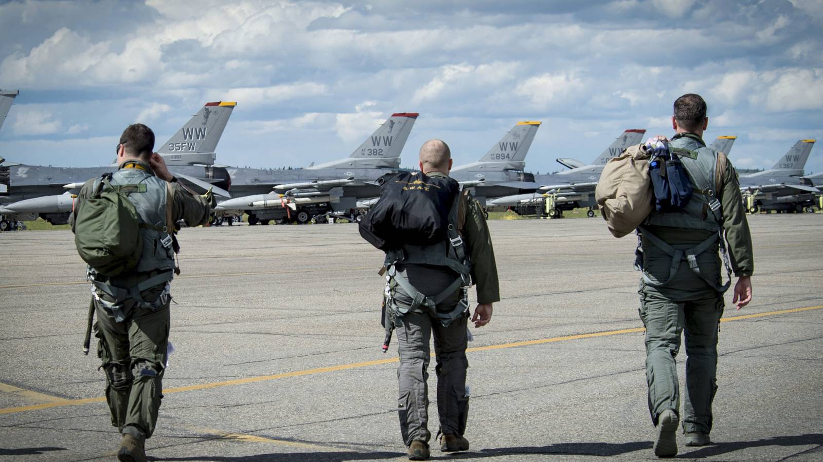 Air Force to Let Fighter Pilots, Crew Stay at Preferred Bases
