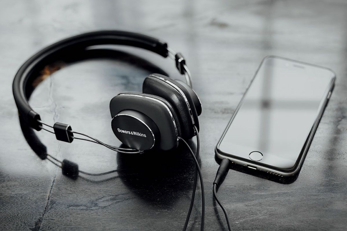Bowers & Wilkins P3 Series 2 Headphones Are an Amazing Value